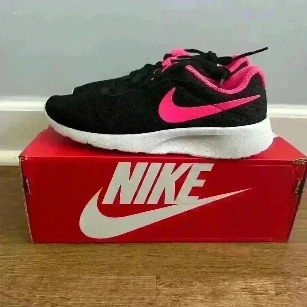 Kids Nike Tanjun size 5Y